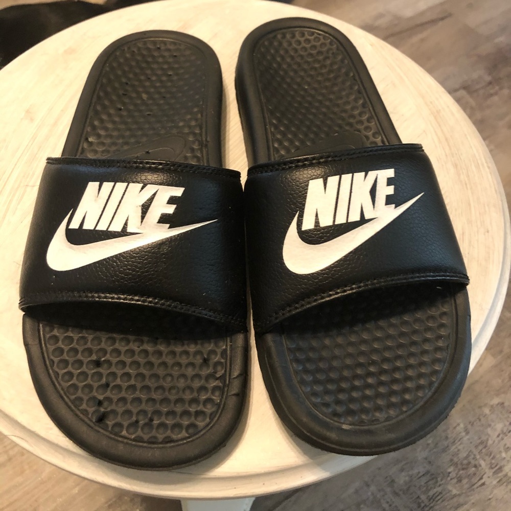 Nike slip on shoes